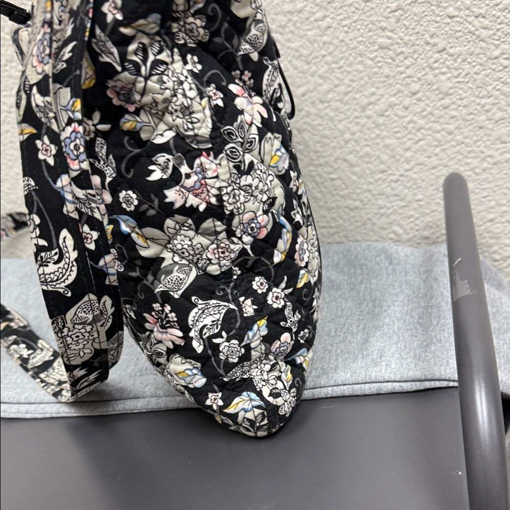 Vera Bradley Zip Top Hippy Crossbody Black and White Floral Bag - Picture 5 of 10